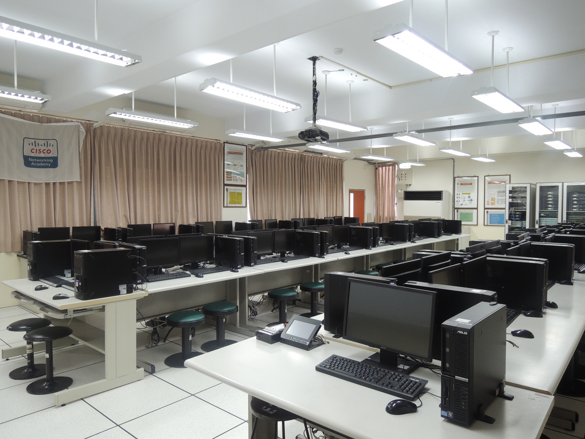 資工系-E510網路技術專業教室