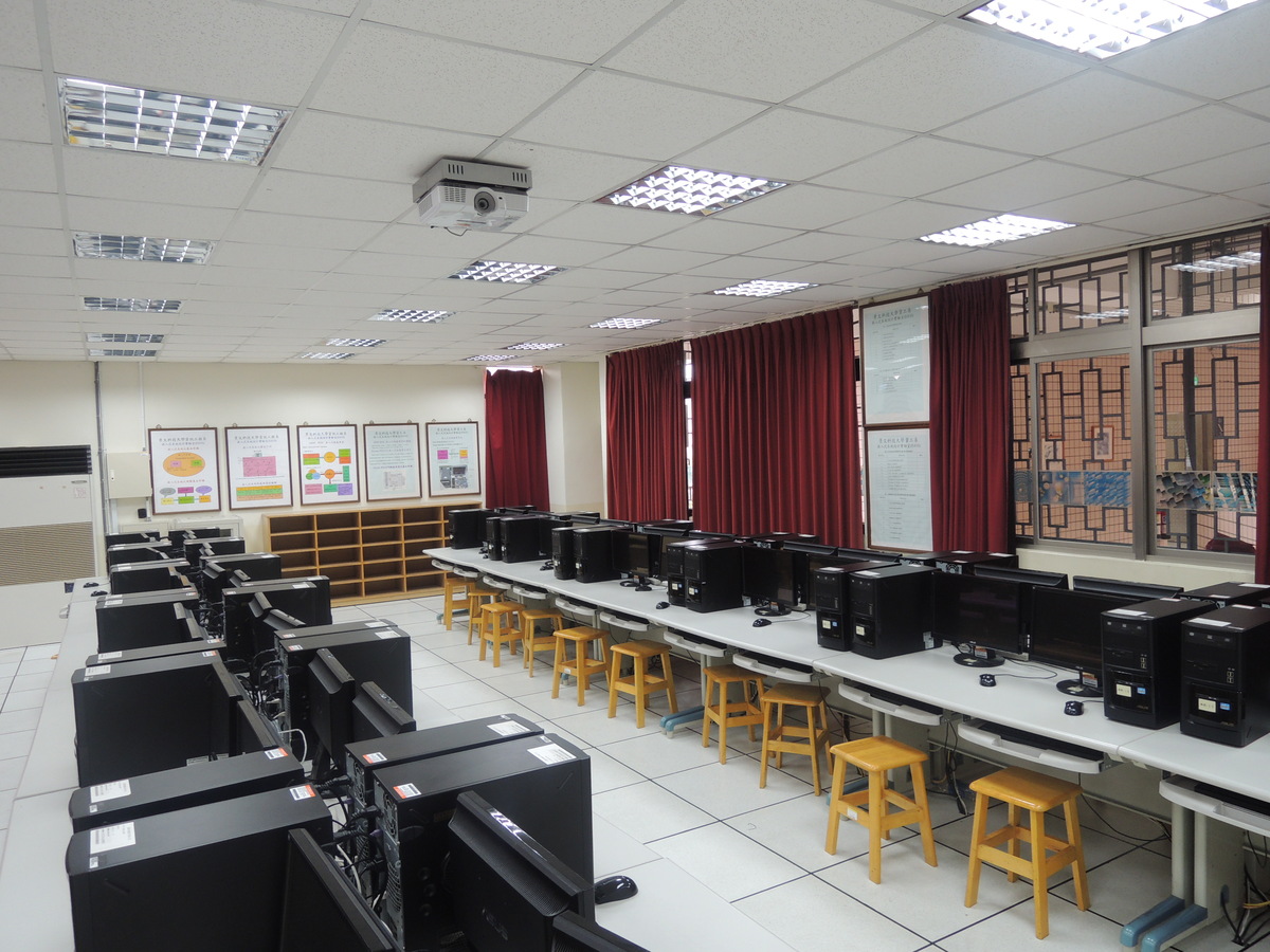 資工系-E410資訊技術專業教室
